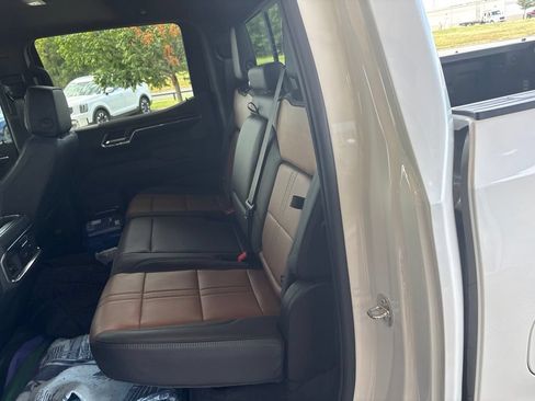 Used 2024 Chevrolet Silverado 1500 High Country w/ High Country Premium Package AWD/4WD image 11