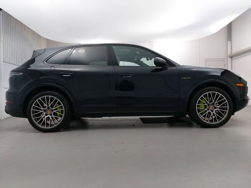 Certified 2023 Porsche Cayenne image 8
