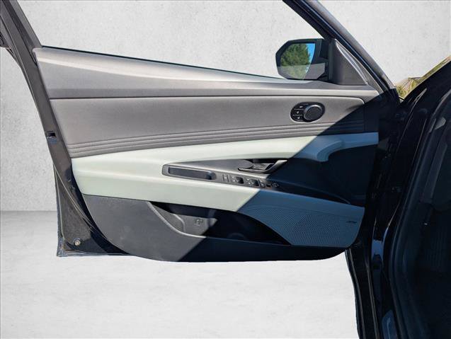 Certified 2025 Hyundai Elantra Limited FWD image 22