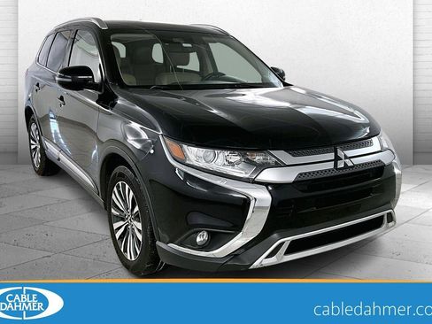 Used 2020 Mitsubishi Outlander SE image 1