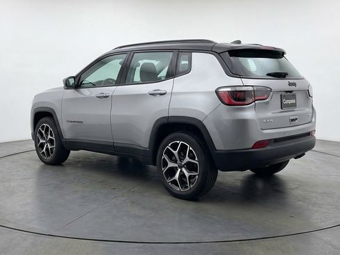 Used 2025 Jeep Compass Limited image 6