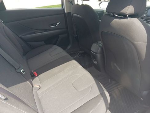 Used 2025 Hyundai Elantra SE FWD image 19