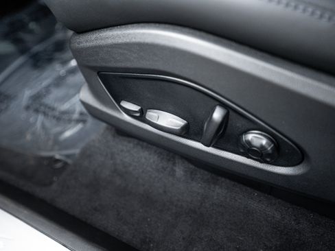 Certified 2025 Porsche Macan 4 Electric image 19