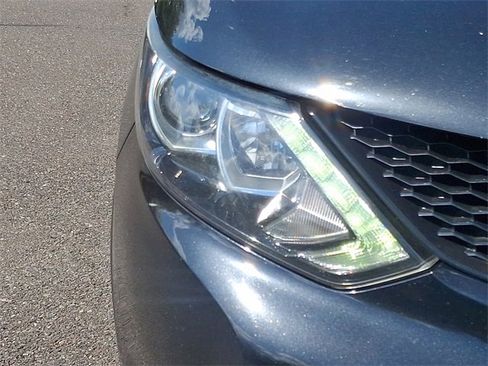 Used 2019 Nissan Rogue Sport S image 9