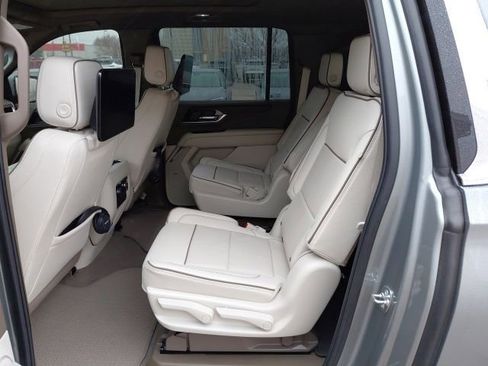Used 2025 GMC Yukon XL Denali w/ Denali Reserve Package image 27