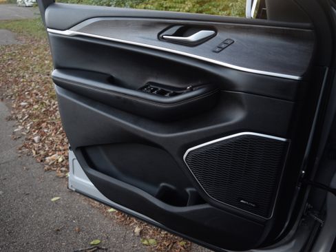 Used 2021 Jeep Grand Cherokee L Limited w/ MOPAR Finishing Package image 21