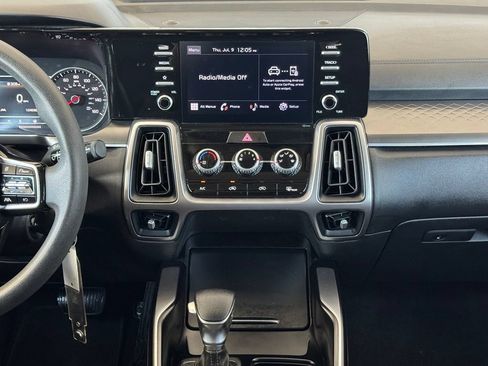 Used 2022 Kia Sorento LX FWD image 23