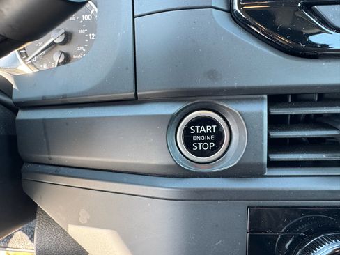 Used 2023 Nissan Pathfinder S image 24