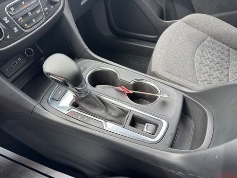 Used 2024 Chevrolet Equinox LT w/ Driver Convenience Package AWD/4WD image 19