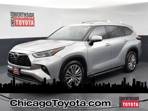 Used 2022 Toyota Highlander Platinum AWD/4WD image 1