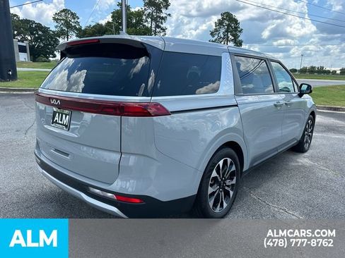 Used 2024 Kia Carnival EX FWD image 5