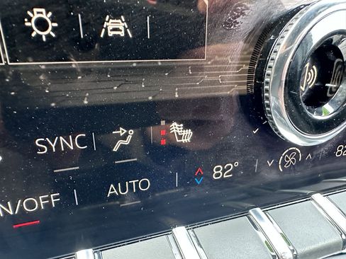 Used 2025 GMC Acadia Elevation image 25