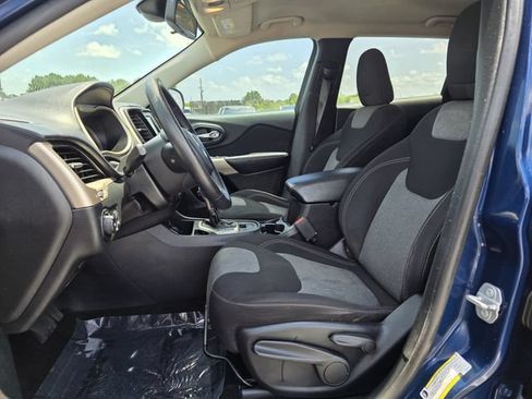Used 2018 Jeep Cherokee Latitude FWD image 12