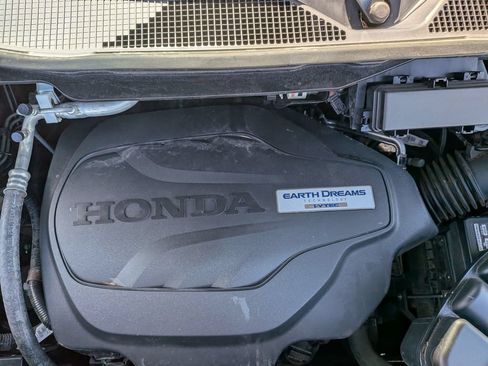 Used 2018 Honda Pilot Touring image 12