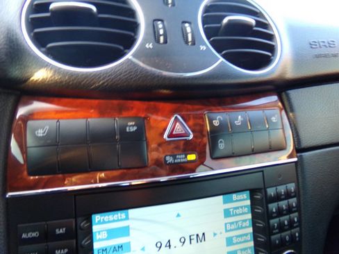 Used 2009 Mercedes-Benz CLK 550 Cabriolet w/ Premium I Pkg image 19