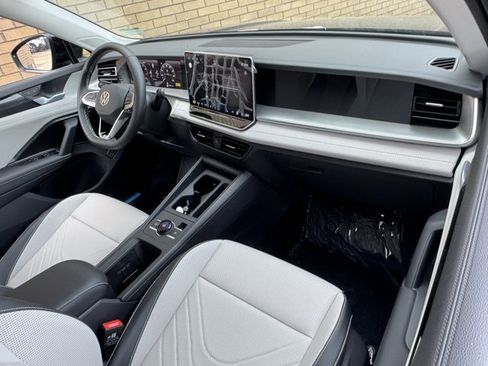 New 2026 Volkswagen Tiguan SE image 6