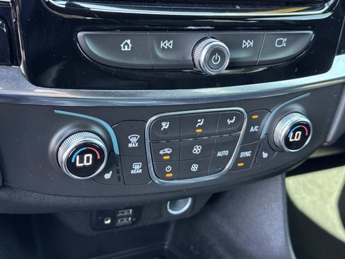 Used 2023 Chevrolet Traverse RS FWD image 16