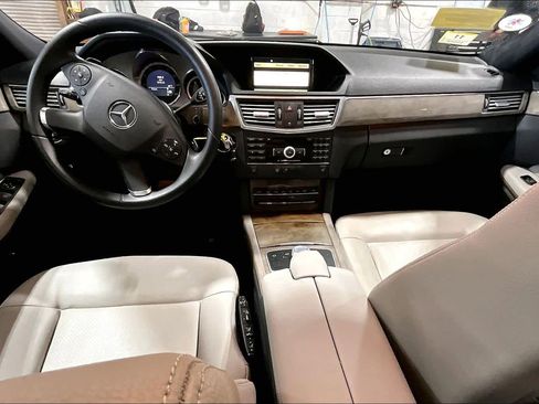 Used 2010 Mercedes-Benz E 350 4MATIC Sedan image 16