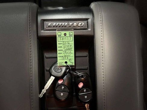 Used 2014 Toyota Tundra Limited w/ Limited Premium Package image 40