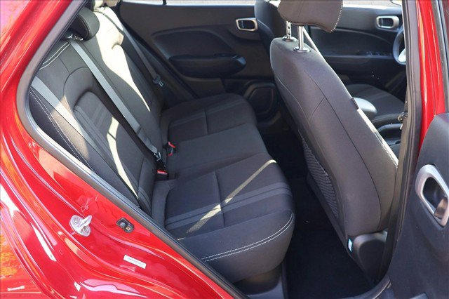 Used 2022 Hyundai Venue SEL FWD image 26