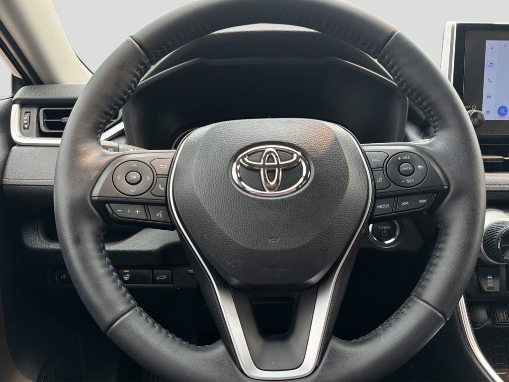 Used 2025 Toyota RAV4 XLE w/ Convenience Package AWD/4WD image 19