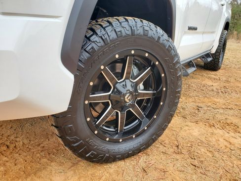 Used 2025 Toyota Tundra Limited image 3