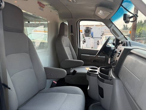 Used 2011 Ford E-350 and Econoline 350 XL w/ Interior Upgrade Pkg RWD image 20