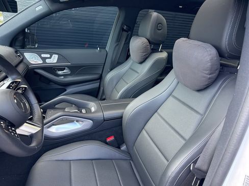 Used 2025 Mercedes-Benz GLS 450 4MATIC image 5