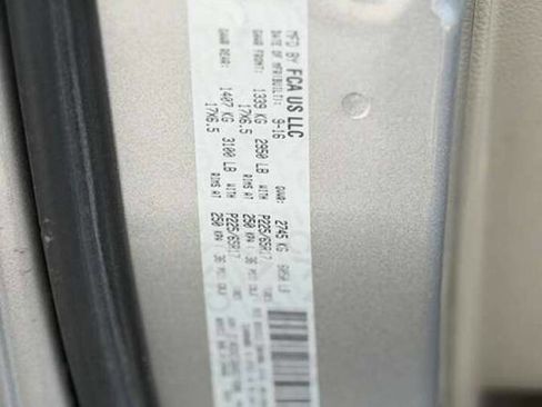 Used 2017 Dodge Grand Caravan SXT image 35