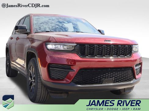 Used 2024 Jeep Grand Cherokee Altitude AWD/4WD image 6