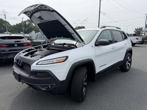 Used 2017 Jeep Cherokee Trailhawk AWD/4WD image 21