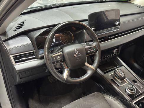 Used 2024 Mitsubishi Outlander SE image 15