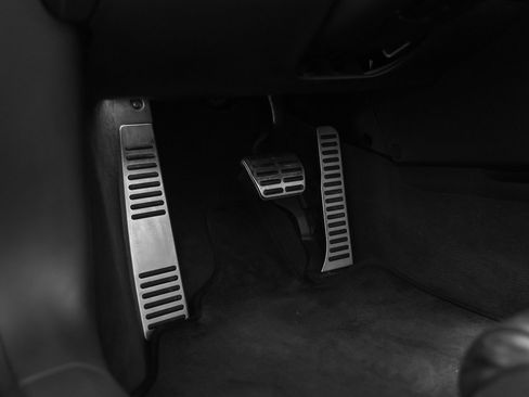 Used 2011 Audi R8 V10 image 35