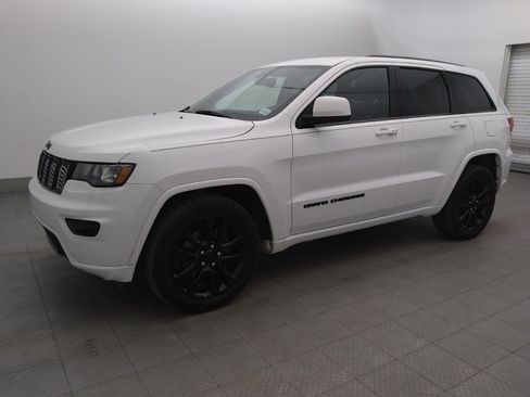 Used 2019 Jeep Grand Cherokee Altitude RWD image 2