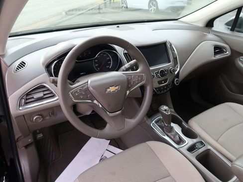 Used 2017 Chevrolet Cruze LT w/ Sun And Sound Package image 6