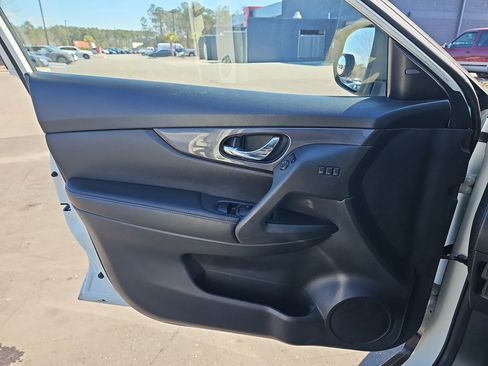 Used 2020 Nissan Rogue SV w/ Premium Package image 31