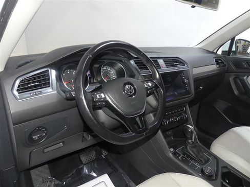 Used 2019 Volkswagen Tiguan SE w/ Panoramic Sunroof Package image 22