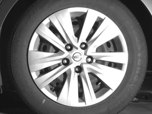 Used 2025 Nissan Sentra S FWD image 14