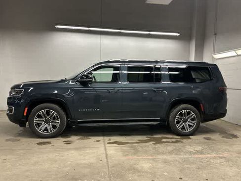 Used 2024 Jeep Wagoneer L Series II w/ Flexible Seating Group AWD/4WD image 2