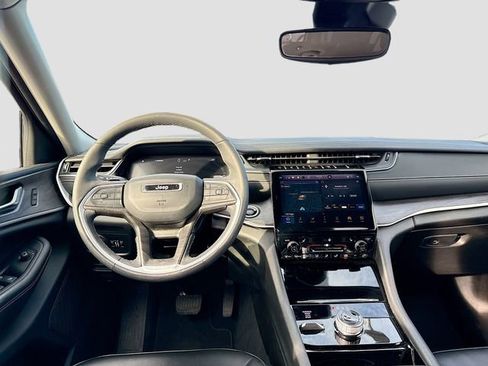 Used 2023 Jeep Grand Cherokee L Limited w/ Black Appearance Package image 24