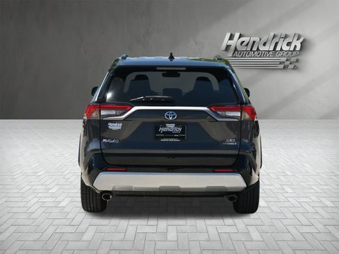 Used 2022 Toyota RAV4 XSE AWD/4WD image 9