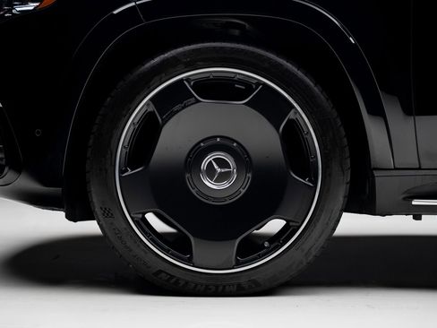 Used 2025 Mercedes-Benz GLS 63 AMG 4MATIC image 20