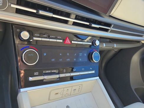 Used 2025 Hyundai Santa Fe SEL image 21