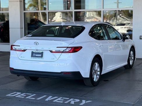 Used 2025 Toyota Camry LE image 11