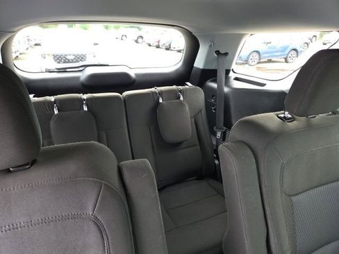 Used 2022 Ford Explorer XLT image 46