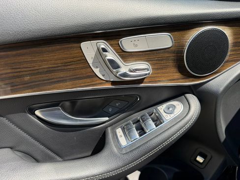 Used 2019 Mercedes-Benz GLC 300 image 11