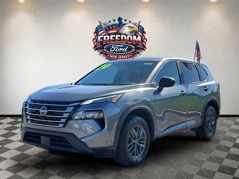 Used 2024 Nissan Rogue S image 2