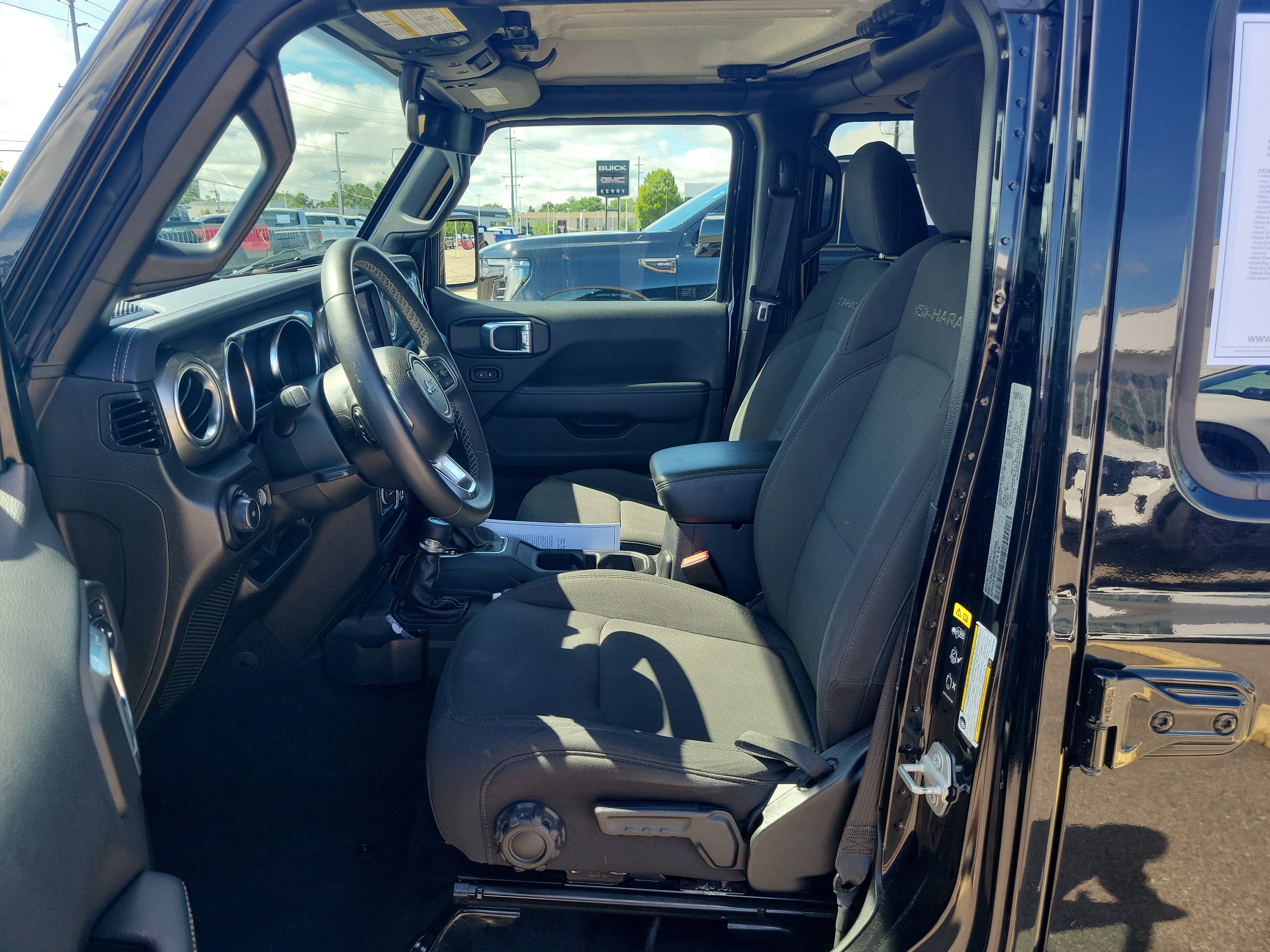 Used 2023 Jeep Wrangler Unlimited Sahara AWD/4WD image 15