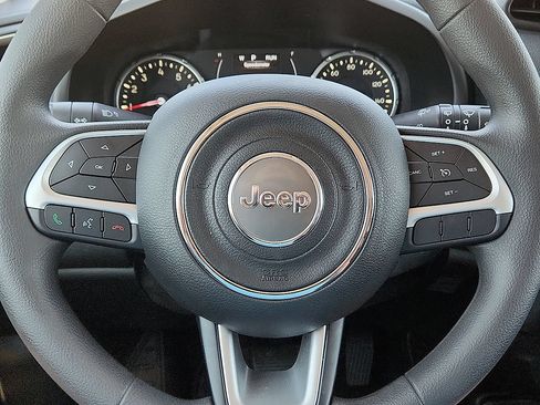 Used 2023 Jeep Renegade Latitude AWD/4WD image 12