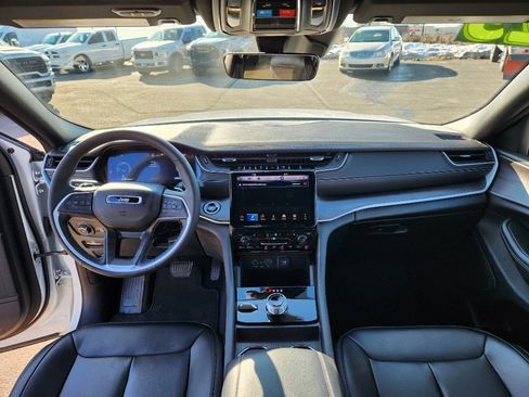 Used 2025 Jeep Grand Cherokee L Limited AWD/4WD image 22